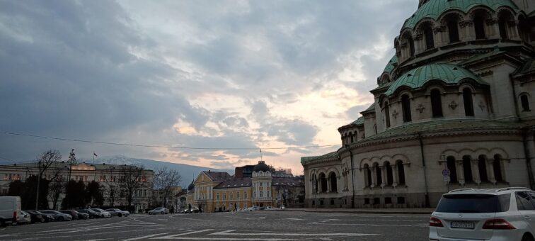panoramen izgled ot Aleksandyr Newski i parlamenta