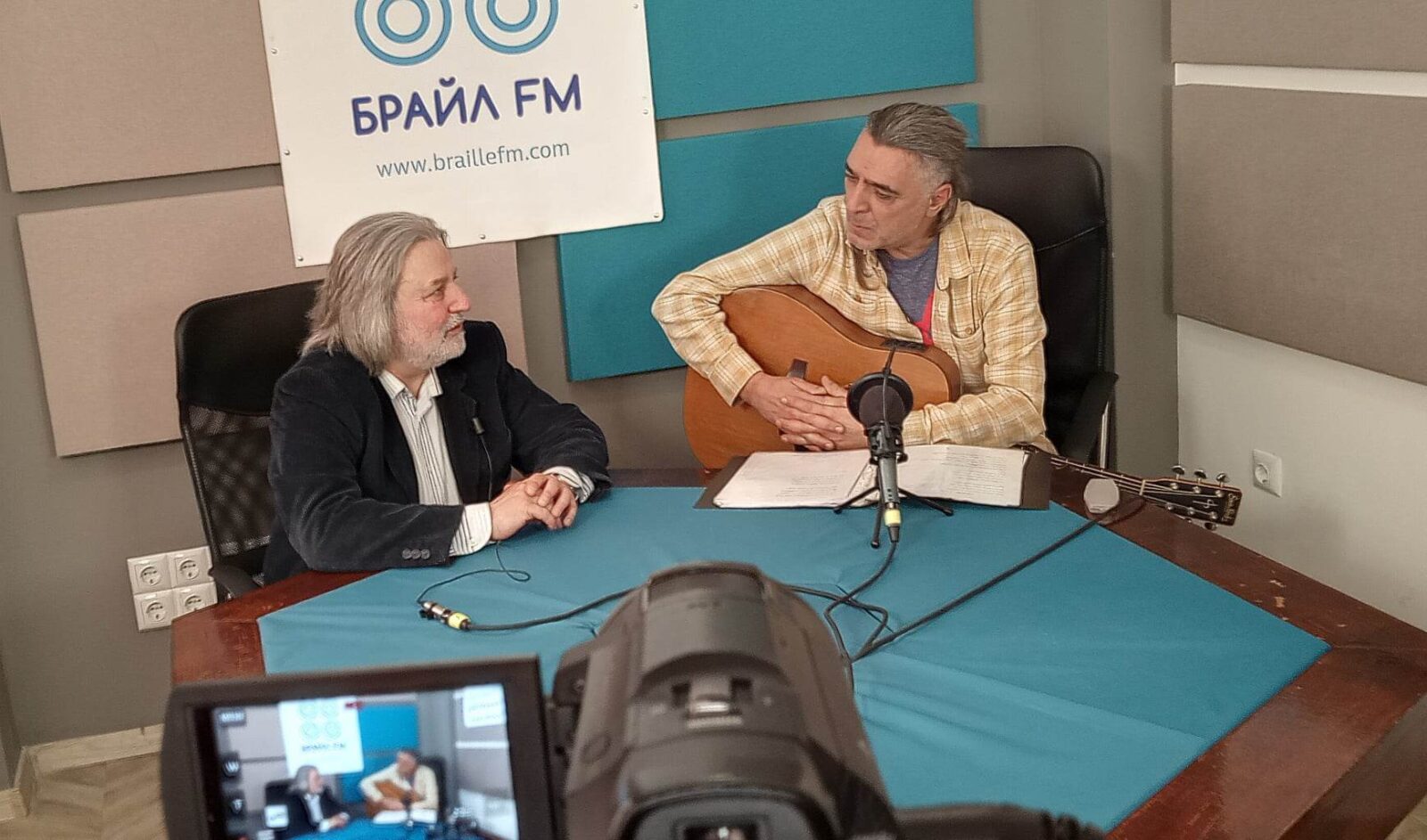 Ilko Mishov za albuma "Bez ramka"