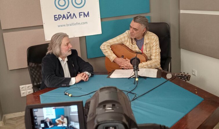 Ilko Mishov za albuma "Bez ramka"